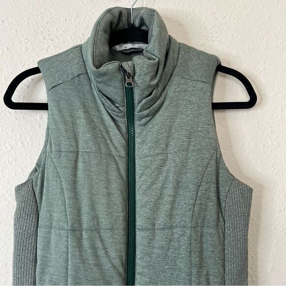 Athleta Jasper Green Zipper Closure Puffer Vest Women’s Size Small - Picture 3 of 8